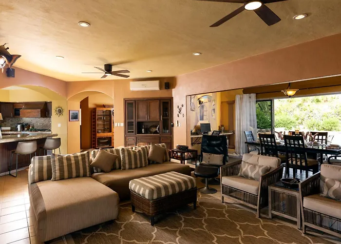 Сasa de vacaciones Steps To Sand: Ocean-view Cabo W/ Heated Pool