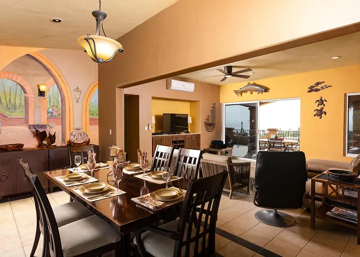 Сasa de vacaciones Steps To Sand: Ocean-view Cabo W/ Heated Pool *