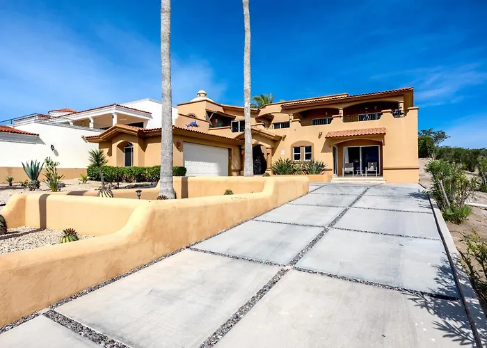 Сasa de vacaciones Steps To Sand: Ocean-view Cabo W/ Heated Pool Cabo San Lucas